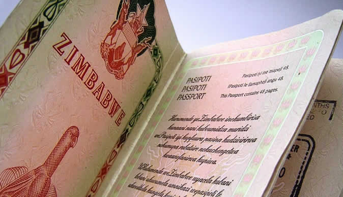 Fake Immigration Officer ‘Thulani Humbe’, (29) Found With 1xMalawi &106 xZim Passports
