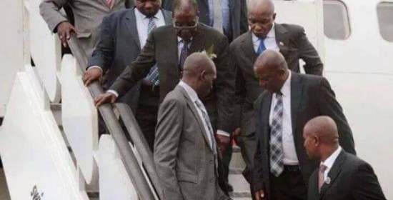 Zimbabwe’s Visiting President vas coda Mugabe Has Jetted Off To Botswana For  SADC Double Troika