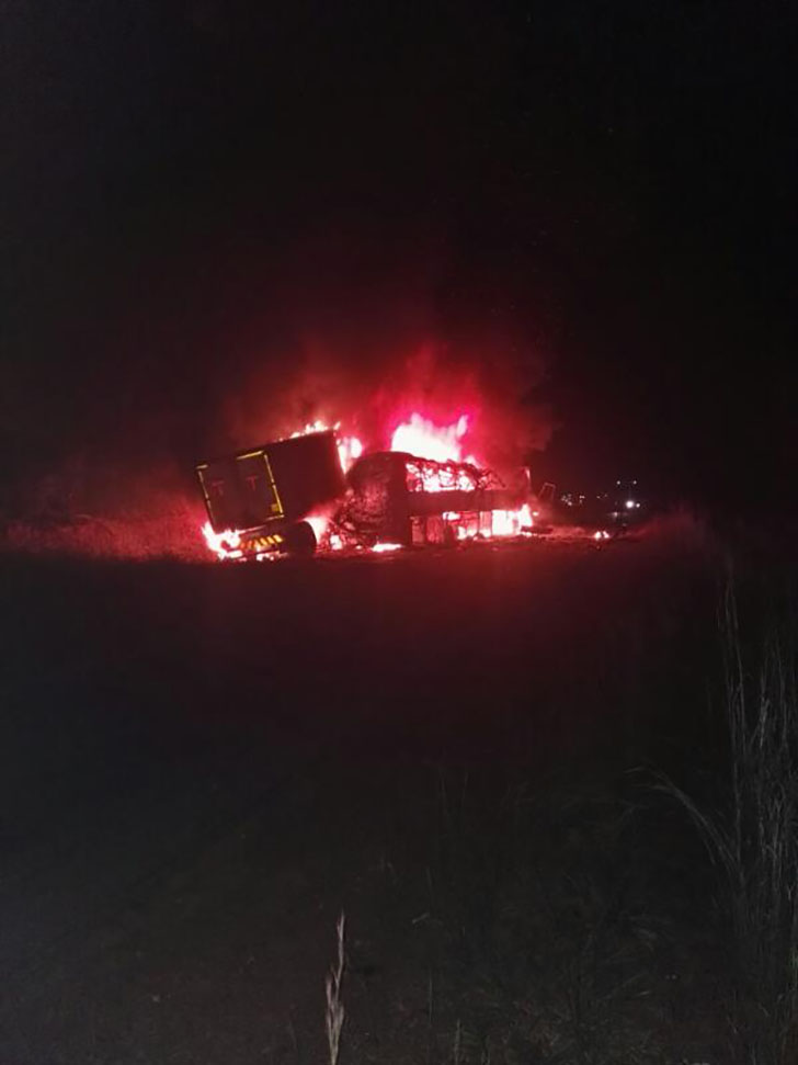 ACCIDENT: 30 ZIMBABWEANS FEARED DEAD AFTER A SOUTH AFRICA BOUND PROLINER bus sideswiped a haulage truck and caught fire