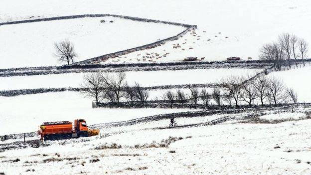 There is a Met Office heavy snowfall forecast across Wales, the Midlands, northern and eastern England, with alerts that links to rural areas could be cut off .