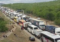 no Parking on South African Border in the South Africa side of the border so vehicle queues tend to snake along the N1 Road leading to Musina stretching over six kilometres  causing six to nine hour delays.