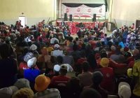 OVER A THOUSAND housand MDC-T supporters thronged to McDonalds Hall in Mzilikazi on Friday to pledge their support to former Deputy Prime Minister Thokozani Khuphe.