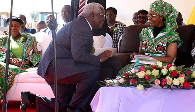 Job Sikhala mocks Minister Ignatius Chombo for kneeling for Grace Mugabe