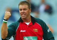FORMER ZIMBABWE CRICKET  team captain and coach Heath Streak  diagnosed with stage-four colon and liver cancer and his family has appealed for privacy.